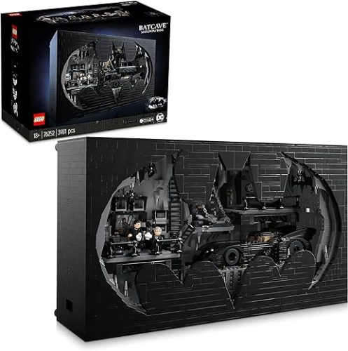 LEGO 76252 Batcave – Shadow Box –